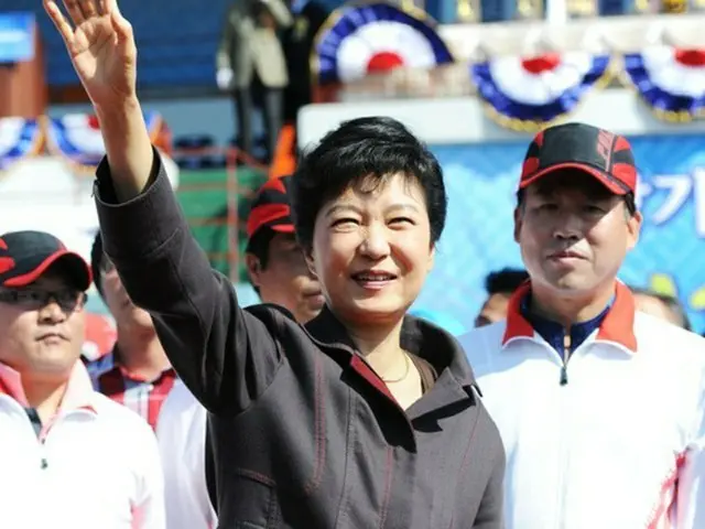 韓国の朴槿恵(パク・クネ)大統領の職務遂行支持率が昨年のセウォル号事件以後初めて50%を超え、ことしの最高値を記録した。