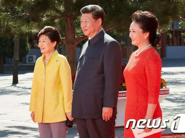 韓国政府は4日、朴槿恵（パク・クネ）大統領が中国の習近平国家主席との首脳会談で、北朝鮮による地雷爆発事件などに言及したことを北朝鮮が非難したことに対し、遺憾を表明した。
