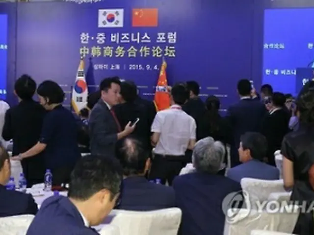 韓中ビジネスフォーラムであいさつする朴大統領＝４日、上海（聯合ニュース）