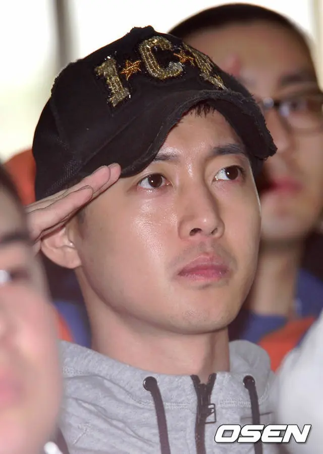 ことし5月、一人の男が国の命令を受けて髪を切って入隊した。「SS501」のメンバーである同時に歌手兼俳優のキム・ヒョンジュンだ。（提供:OSEN）