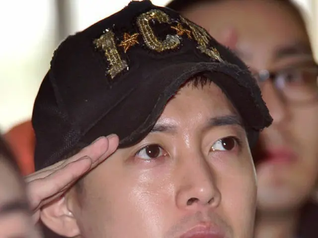 ことし5月、一人の男が国の命令を受けて髪を切って入隊した。「SS501」のメンバーである同時に歌手兼俳優のキム・ヒョンジュンだ。（提供:OSEN）