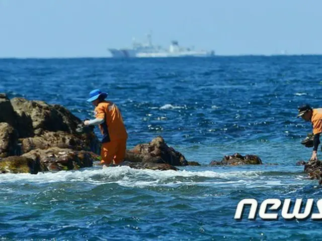 韓国の済州（チェジュ）海洋警備安全本部は16日、済州市・楸子面（チュジャミョン）礼草里（イェチョリ）海岸で発見された遺体が転覆した釣り船の行方不明者イ某氏（44）と確認された、と明らかにした。