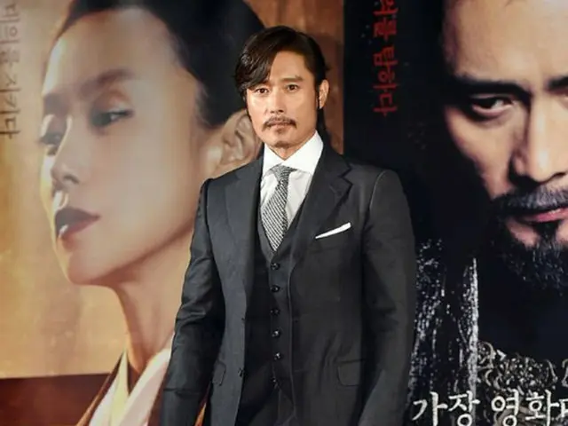 韓国俳優イ・ビョンホン（45）が、映画「内部者たち」制作報告会で久しぶりに公式の場へ登場する。