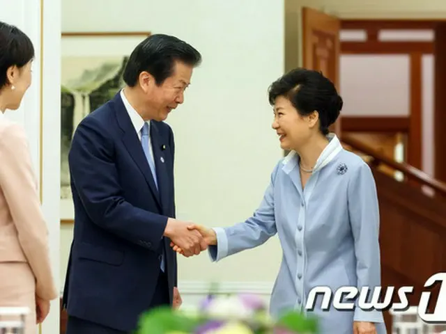韓国の朴槿恵（パク・クネ）大統領は8日午前大統領府にて、訪韓中の山口那津男日本・公明党代表と接見した。