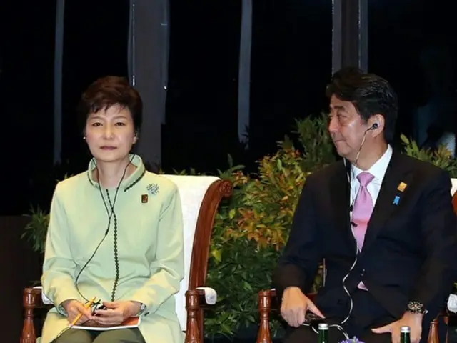 韓国政府が来月初めに開かれる日中韓首脳会談をきっかけに、朴槿恵(パク・クネ)政権になって初めての日韓首脳会談を来月2日に開こうと日本側に提案した背景が注目されている。(提供:news1)