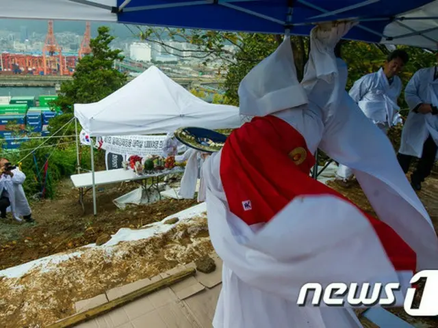 27日午前11時、韓国・釜山で強制徴用犠牲者の魂を弔う追悼慰霊祭が開かれた。