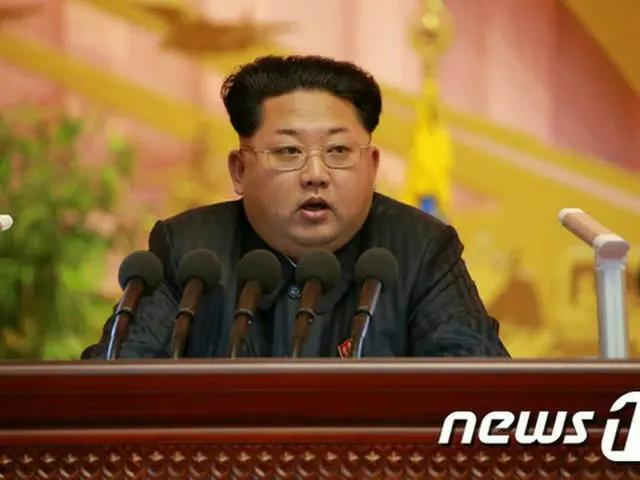 北朝鮮の金正恩（キム・ジョンウン）第1書記が去る7日に死亡したリ・ウンソル人民軍元帥の葬儀場を訪れて弔問したと9日、朝鮮中央通信が報じた。（提供:news1）