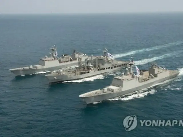 アデン湾で活動する韓国軍艦＝（聯合ニュース）