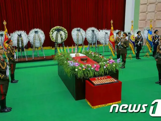 国葬で執り行われた北朝鮮のリ・ウルソル（李乙雪）元帥の葬儀が11日午前9時の出棺で全てを終えた。（提供:news1）