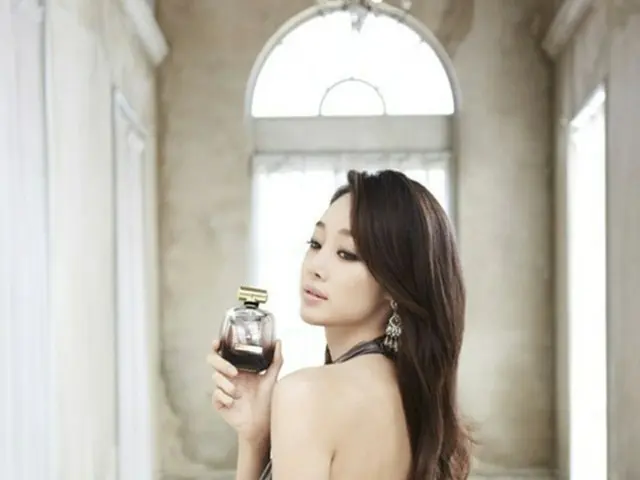 韓国女優チェ・ヨジンが画報を通じて官能的な魅力を披露した。(提供:news1)