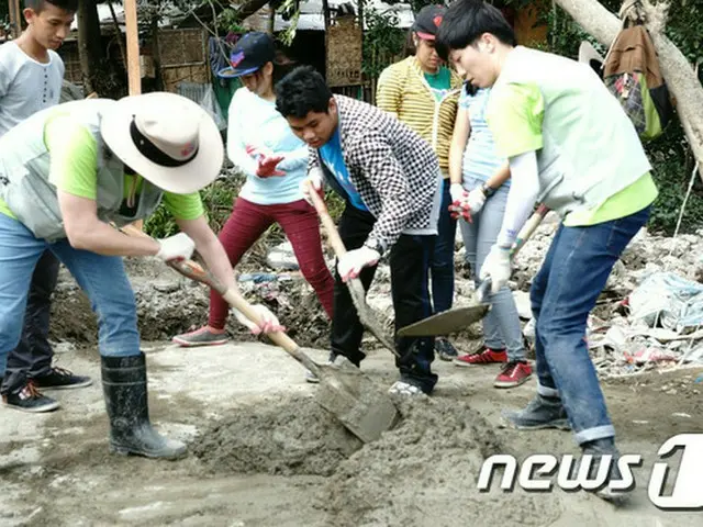 韓国の江原大学は韓国大学社会ボランティア協議会主管の「2015年冬季独自開発海外ボランティア事業プログラム」で最優秀評価を受けたと20日、明らかにした。（提供:news1）
