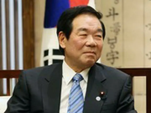 日本政府が金泳三（キム・ヨンサム）元大統領の国家葬に、額賀福志郎日韓議員連盟会長を派遣する予定だと伝えた。