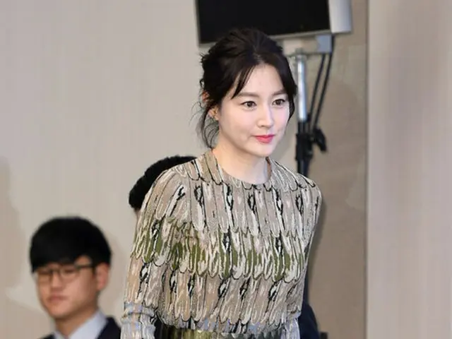 韓国女優イ・ヨンエ（44）は30日、SBSドラマ「師任堂, the History」の現場公開および記者懇談会で「10年ぶりに、ママになってごあいさつすることになった」と伝えた。