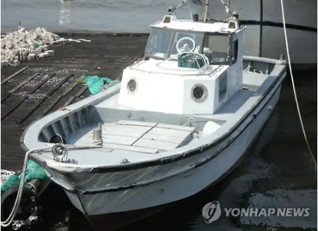 密航組織が改造した小型漁船＝（聯合ニュース）