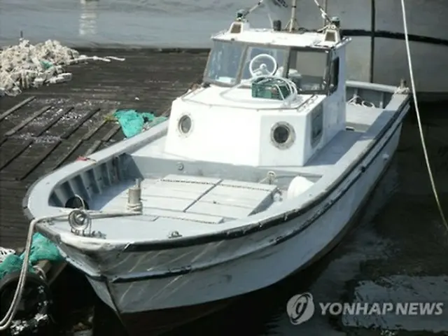 密航組織が改造した小型漁船＝（聯合ニュース）