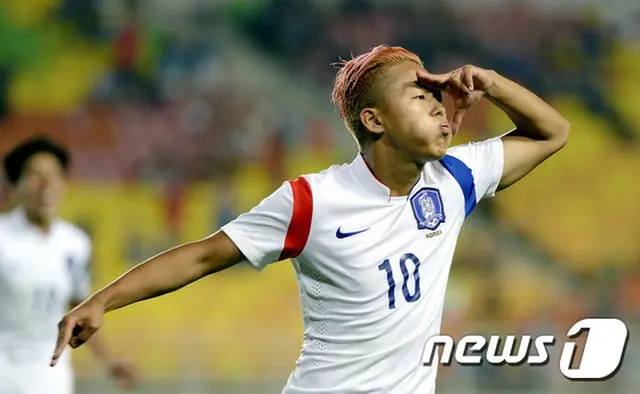 韓国サッカーの期待株イ・スンウ（17、バルセロナユース）が世界的に嘱望される選手に選ばれた。