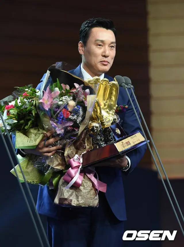 韓国の“国民打者”イ・スンヨプ（三星ライオンズ）が、個人通算10度目となるゴールデン・グラブ賞を受賞した。（提供:OSEN）