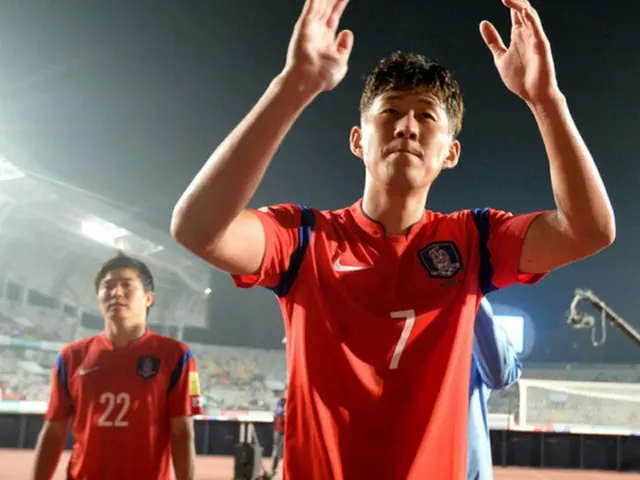 サッカー男子韓国代表・攻撃の要でありイングランド・プレミアリーグの名門トッテナム・ホットスパーFC所属のソン・フンミン（23）が2015年を輝かせた最高のスポーツ選手に選ばれた。