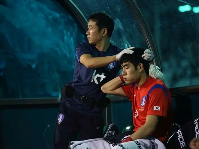 韓国サッカー代表の”マジック・ハンド”と呼ばれるファン・イヌトレーナーが、ホン・ミョンボ（洪明甫）監督をアシストするため中国行きを決意した。
