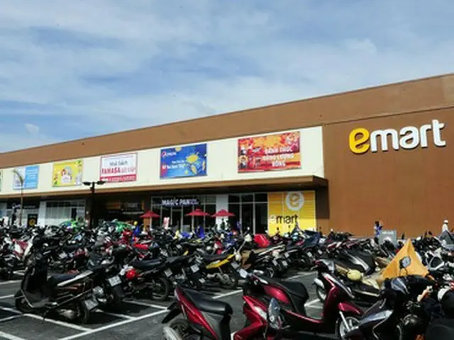 「Emart」はベトナム初の店舗であるホーチミン市「ゴーヴァップ」店をオープンしたと28日、明らかにした。（提供:news1）