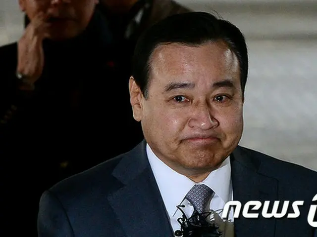 ソン・ワンジョン前京南企業会長から現金を受け取った疑惑があるとして起訴された李完九（イ・ワング）前首相（65）に対し、韓国検察は懲役1年を求刑した。（提供:news1）