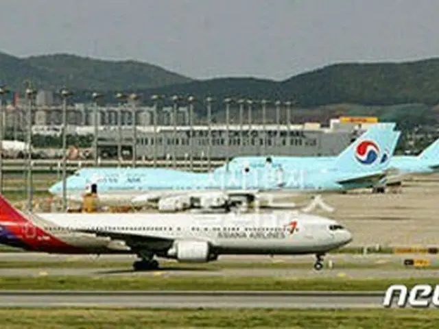 大韓航空とアシアナ航空が新生児の小頭症を誘発するものとわかったジカ熱発症国路線の航空券を所持している妊婦に無料で払い戻しすると2日、明らかにした。（提供:news1）
