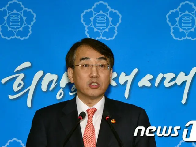 韓国政府は7日、北朝鮮の4次核実験および長距離ミサイル（ロケット）発射などの挑発に関連し、8日午後に独自的な対北制裁法案を発表することを明らかにした。
