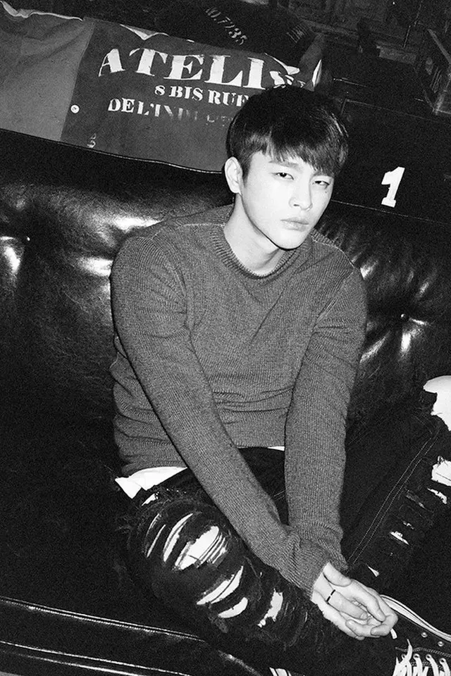 韓国歌手兼俳優のソ・イングクがニューシングルの発売を控えてモノクロアルバムグラビアを披露した。（提供:news1）