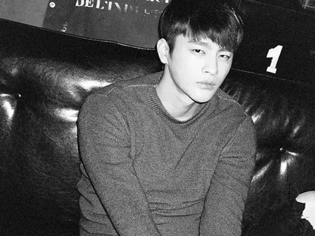 韓国歌手兼俳優のソ・イングクがニューシングルの発売を控えてモノクロアルバムグラビアを披露した。（提供:news1）