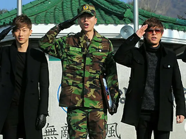 韓国伝説のアイドルグループ「H.O.T.」のメンバー、イ・ジェウォン（35）がムン・ヒジュン（38）の単独コンサートにゲスト出演することがわかった。