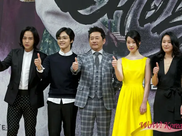 左から俳優チャン・グンソク、ヨ・ジング、チョン・グァンリョル、女優イム・ジヨン、ユン・ジンソ