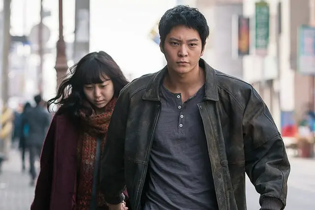 チュウォン主演の韓国映画「あいつだ」（配給・宣伝:ファインフィルムズ）が4月16日より日本公開となる。このたび、出演者のクロスインタビュー映像が解禁された。