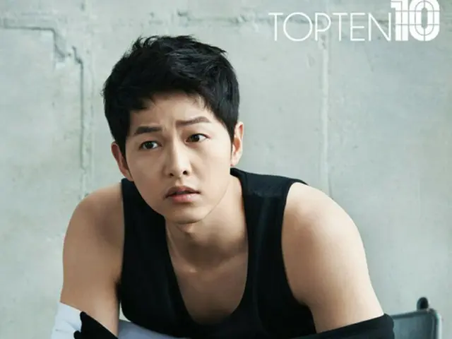 アパレルブランド「TOPTEN」が、韓流スターの俳優ソン・ジュンギと共にした夏の広告カットを公開した。（提供:news1）