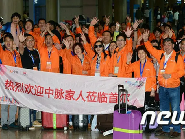 中国人観光客が大勢韓国を訪問している中、6日午後、ソウル市内の盤浦漢江公園で中国人観光客4000人のために「参鶏湯（サムゲタン）パーティー」が開催される。（提供:news1）