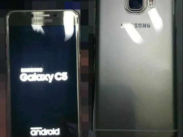 サムスン電子が今月中国で発売するものと伝えられたスマートフォン「ギャラクシーC5」の外観とみられる写真が流出された。（提供:news1）
