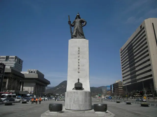 不滅の将軍・李舜臣の銅像（写真提供:ロコレ）