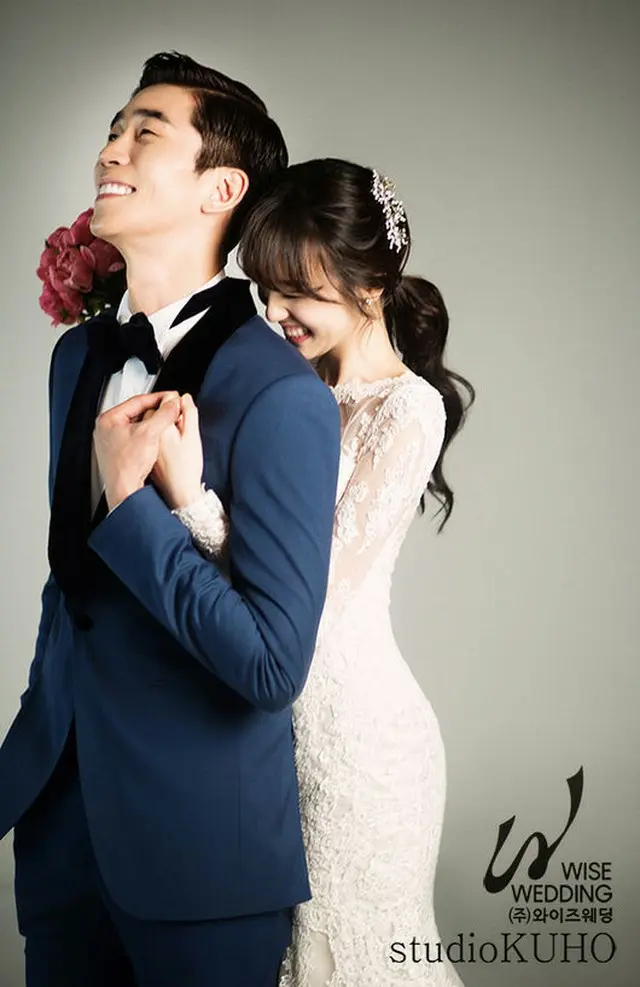 韓国俳優シン・ソンロクが結婚式に先立ち、ウエディンググラビアを公開した。（提供:OSEN）