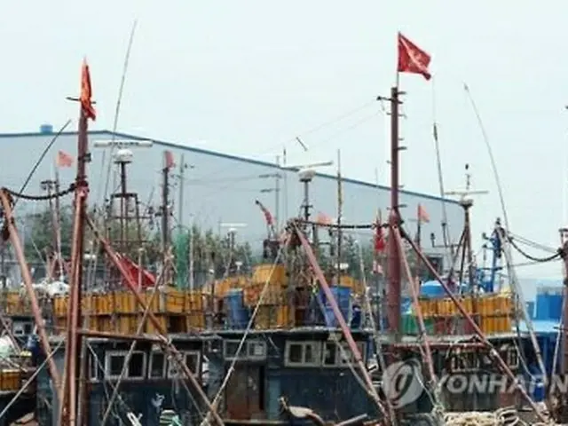 違法操業を行い拿捕された中国漁船＝（聯合ニュース）