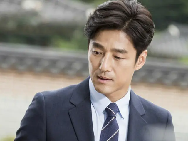 韓国俳優チ・ジニ（43）が負傷により、鼻骨の固定手術を受けた。