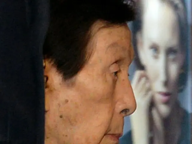 重光武雄（韓国名:辛格浩/シン・ギョクホ、94）ロッテグループ創立者が多数の日本系列会社の登記理事から退いたことが確認された。