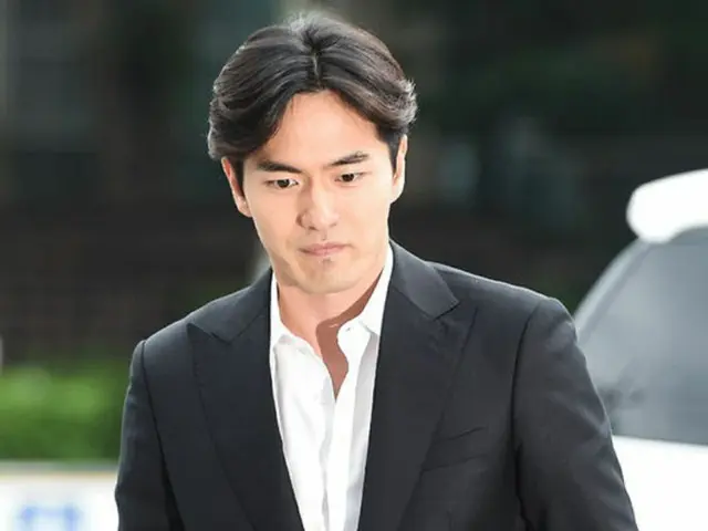 韓国俳優イ・ジヌク（34）が性的暴行容疑に巻き込まれる中、警察側がイ・ジヌクを告訴した女性A氏に対し「誣告容疑の可能性が高い」との立場を示した。