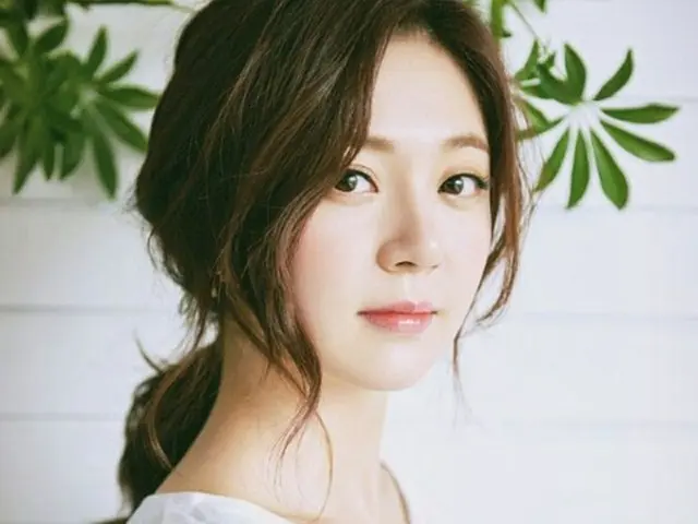 韓国女優ペク・チニがチョン・ホジン、ペ・ジョンオク、イ・サンユン、オム・ジウォン、ハン・スンヨン（元KARA）、キム・テリらが所するJ,wide-companyと専属契約を結んだ。（提供:OSEN）