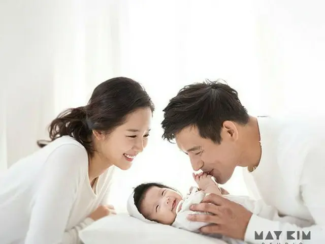 韓国俳優オ・ジホ（40）が妻・娘と一緒に撮影した家族写真を公開した。（提供:OSEN）