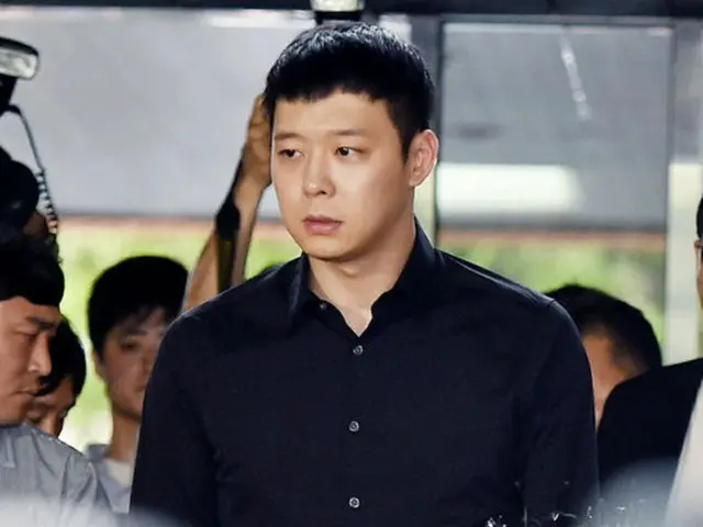 韓国警察が韓国歌手兼俳優パク・ユチョン（30）を性的暴行容疑で最初に告訴したAを含む3人に対し、誣告および恐喝未遂容疑で拘束令状を申請した。