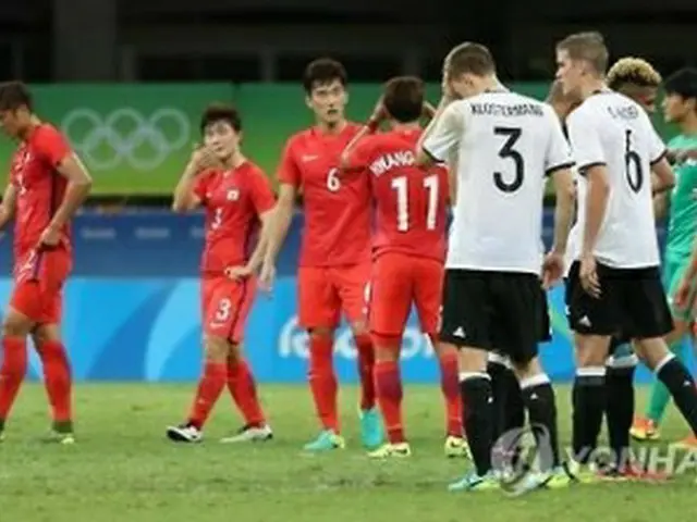 引き分けで試合を終えた両チームのイレブン=(聯合ニュース)