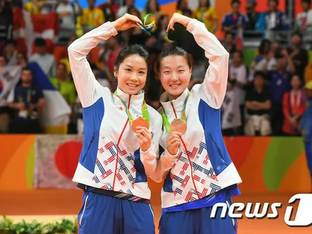 韓国の朴槿恵（パク・クネ）大統領は19日、2016リオデジャネイロ五輪で銅メダルを獲得したバドミントン女子ダブルスチームとテコンドー男子68キロ級イ・デフン選手（24）に祝電を送り激励した。
