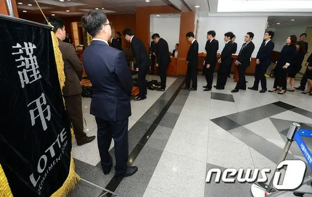ロッテグループ不正疑惑を捜査中である韓国検察が自殺したロッテグループの故イ・インウォン副会長の葬儀が終わり次第、捜査を再開する予定だ。（提供:news1）