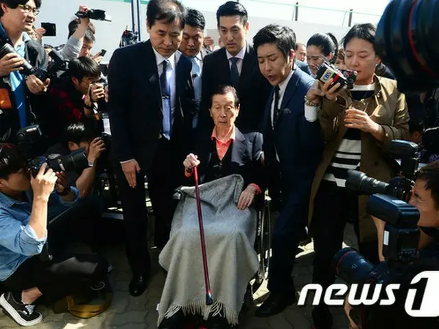 韓国検察、ロッテ創業者の召喚控え執務室を7日訪問…健康状態をチェック(提供:news1)