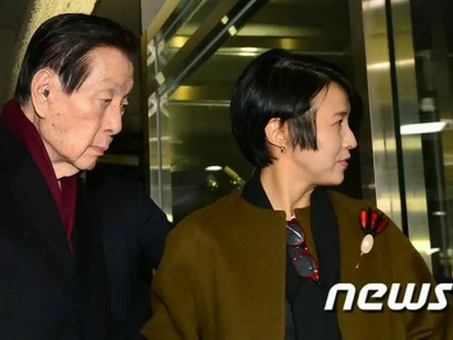 ロッテグループの裏金・横領疑惑を捜査する韓国検察は7日、創業者である重光武雄(韓国名:辛格浩/シン・ギョクホ、94)の健康状態をチェックした。