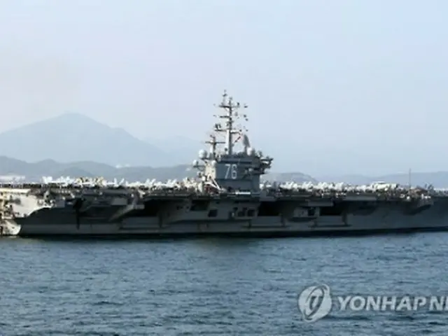 昨年１０月に行われた韓国海軍の観艦式に姿を見せた原子力空母ロナルド・レーガン＝（聯合ニュース）